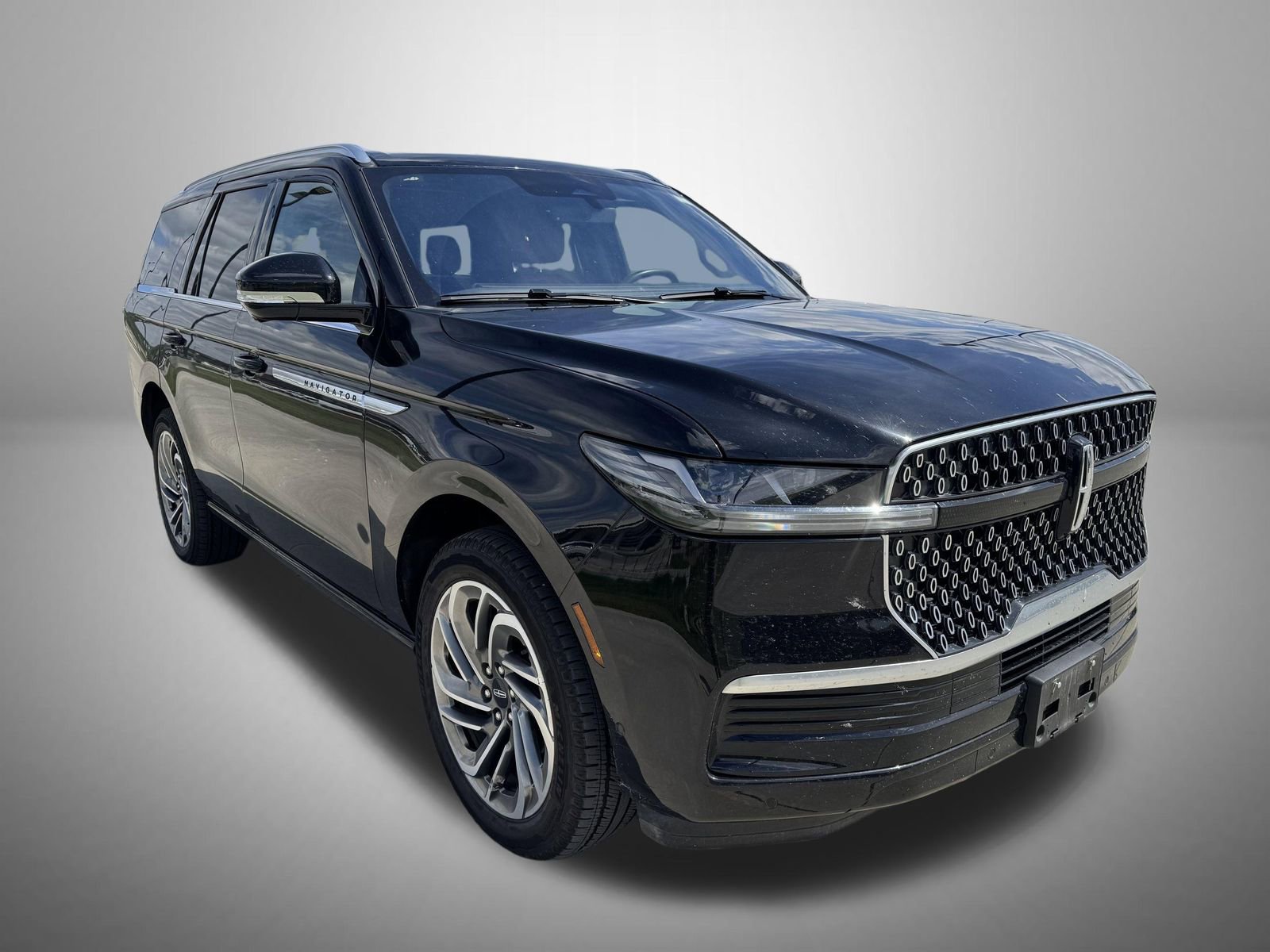 Used 2025 Lincoln Navigator Reserve AWD/4WD image 2