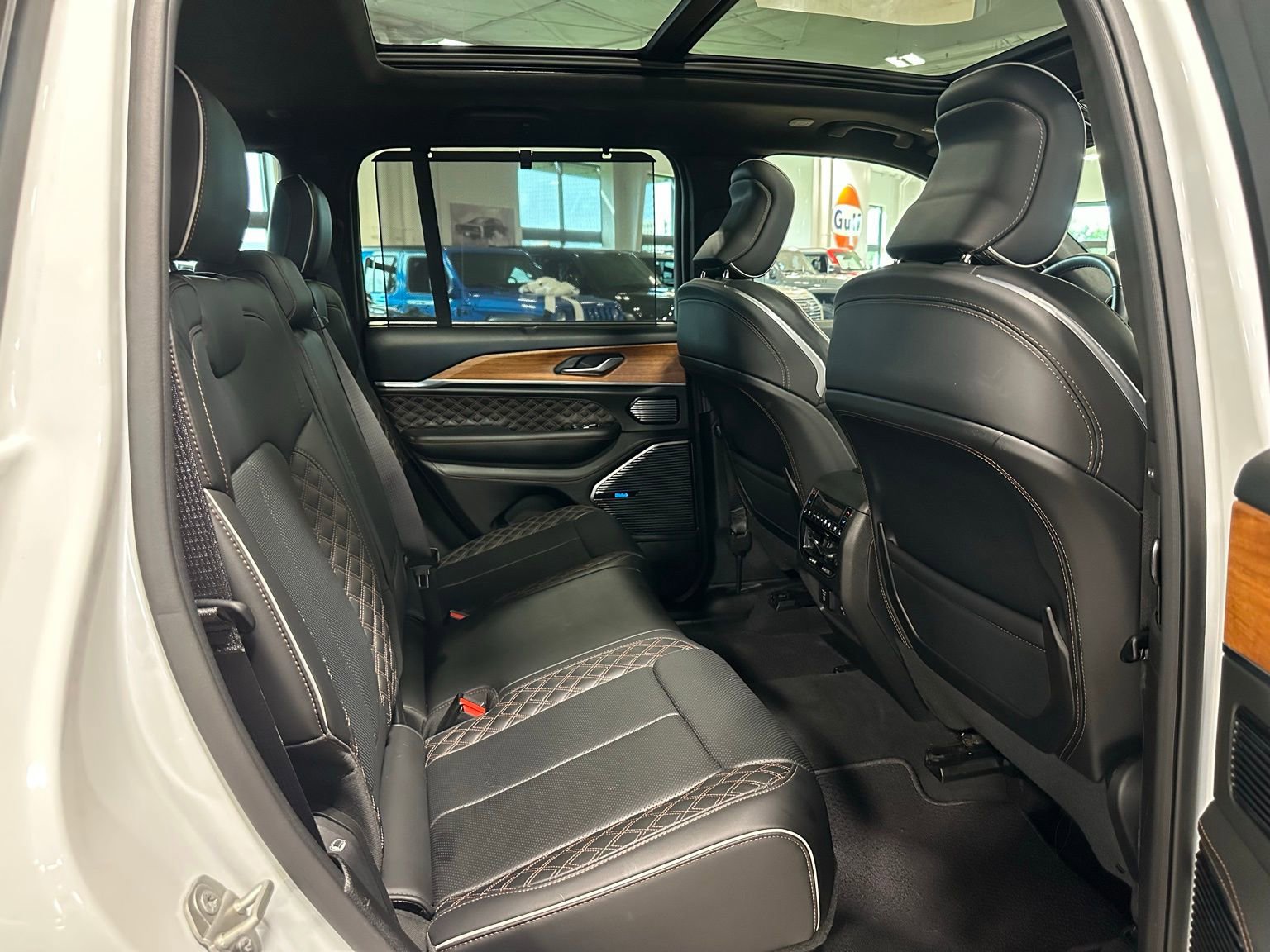 Used 2024 Jeep Grand Cherokee Summit AWD/4WD image 46
