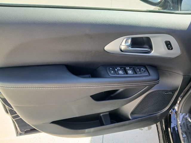 New 2026 Chrysler Pacifica Limited w/ Uconnect Theater Family Group FWD image 14