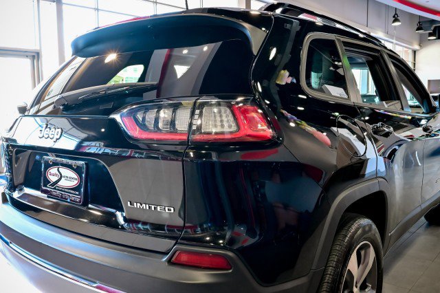 Used 2022 Jeep Cherokee Limited w/ Mopar Interior Package image 11