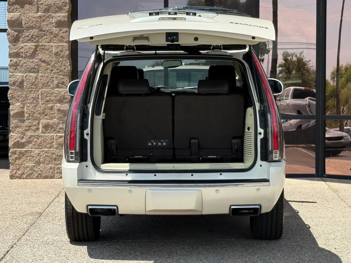 Used 2013 Cadillac Escalade Platinum AWD/4WD image 30