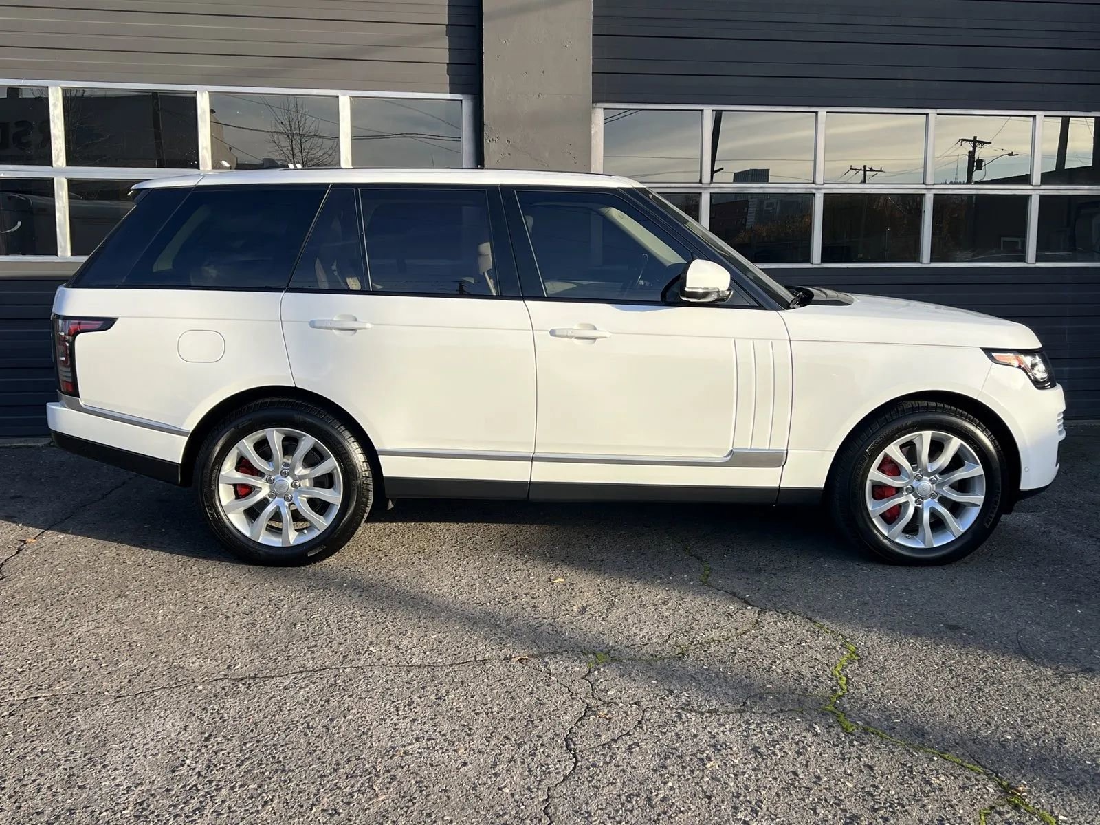 Used 2016 Land Rover Range Rover HSE image 7