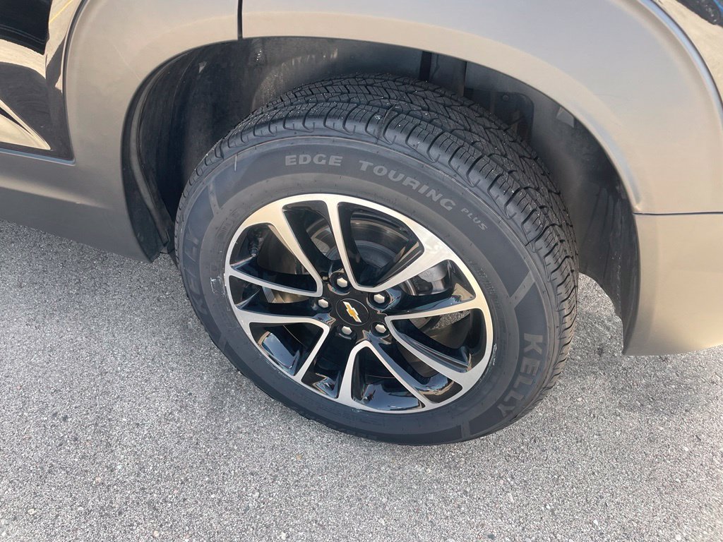 Used 2025 Chevrolet TrailBlazer LT AWD/4WD image 3