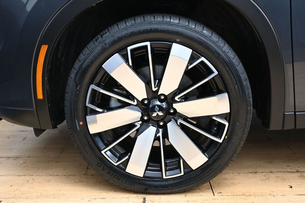 Used 2025 Mitsubishi Outlander SE AWD/4WD image 11
