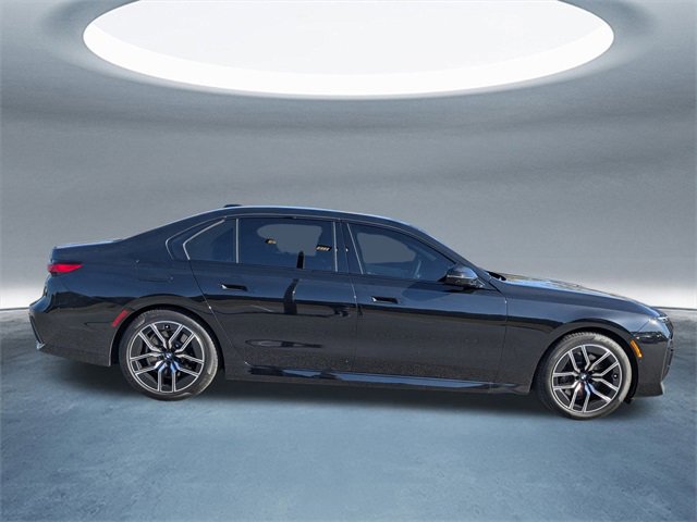 Used 2025 BMW 740i image 3
