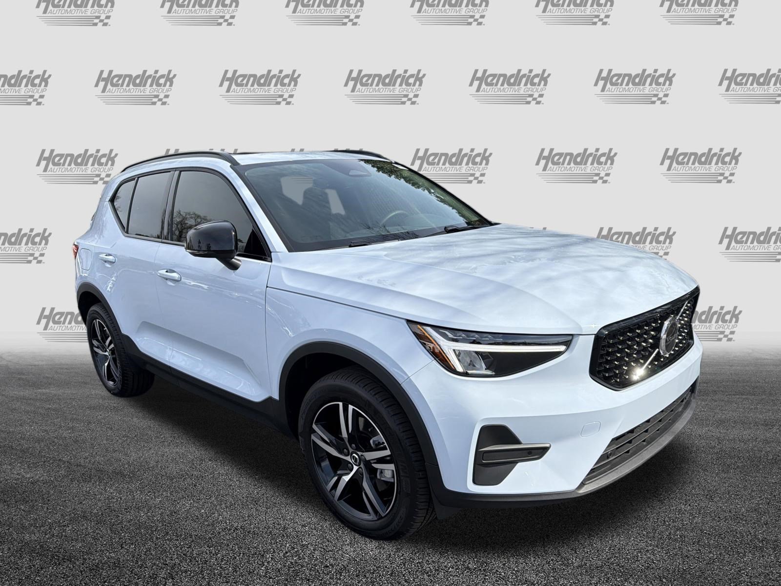 New 2026 Volvo XC40 B5 Core image 2