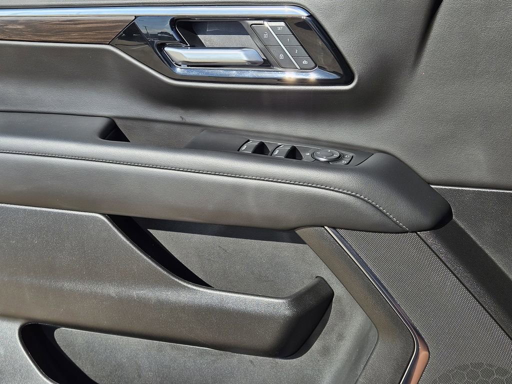 Used 2025 Chevrolet Tahoe Z71 AWD/4WD image 23