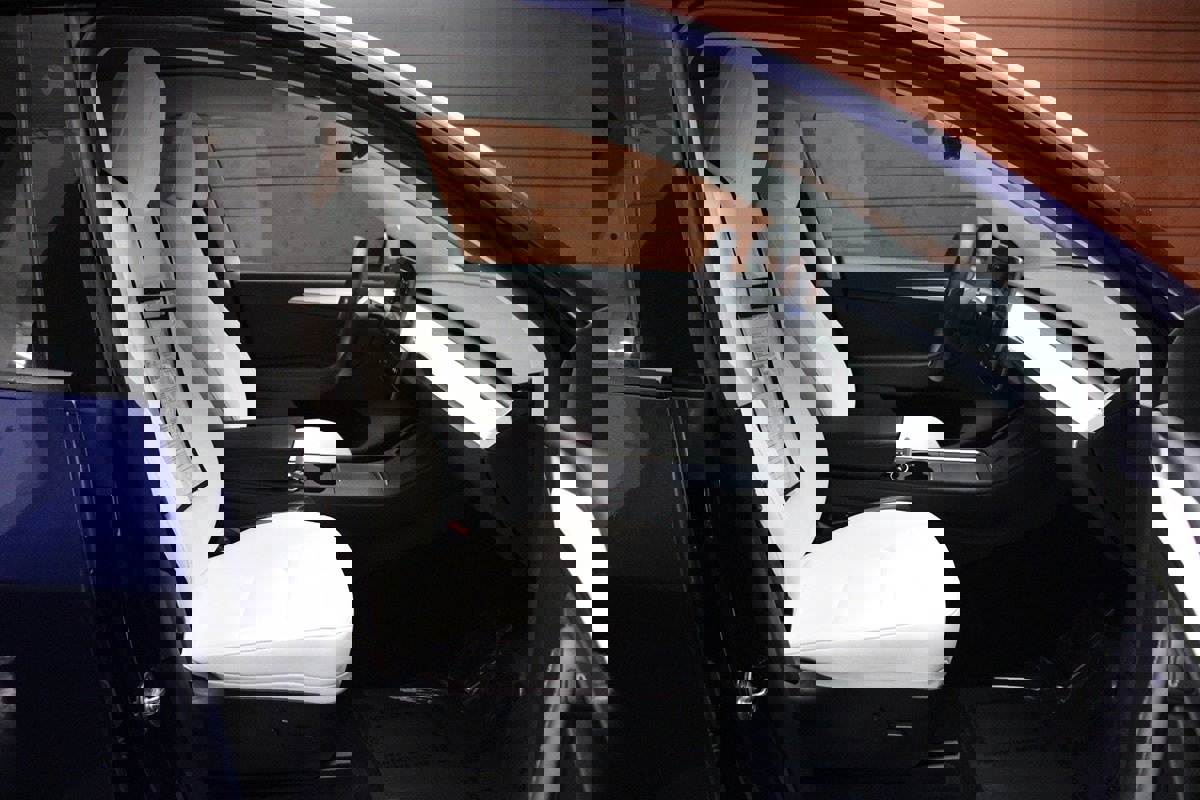 Used 2023 Tesla Model Y Long Range image 33
