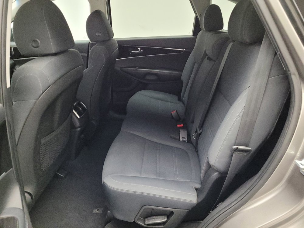 Used 2019 Kia Sorento LX image 18