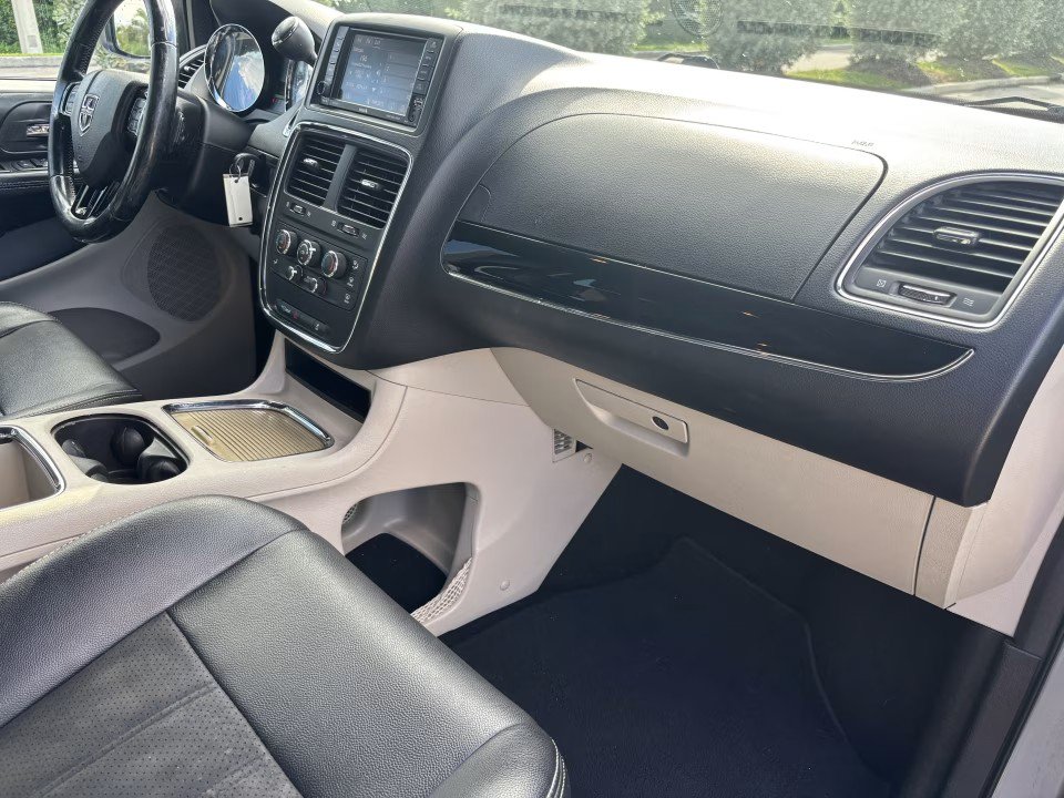 Used 2019 Dodge Grand Caravan SXT FWD image 15