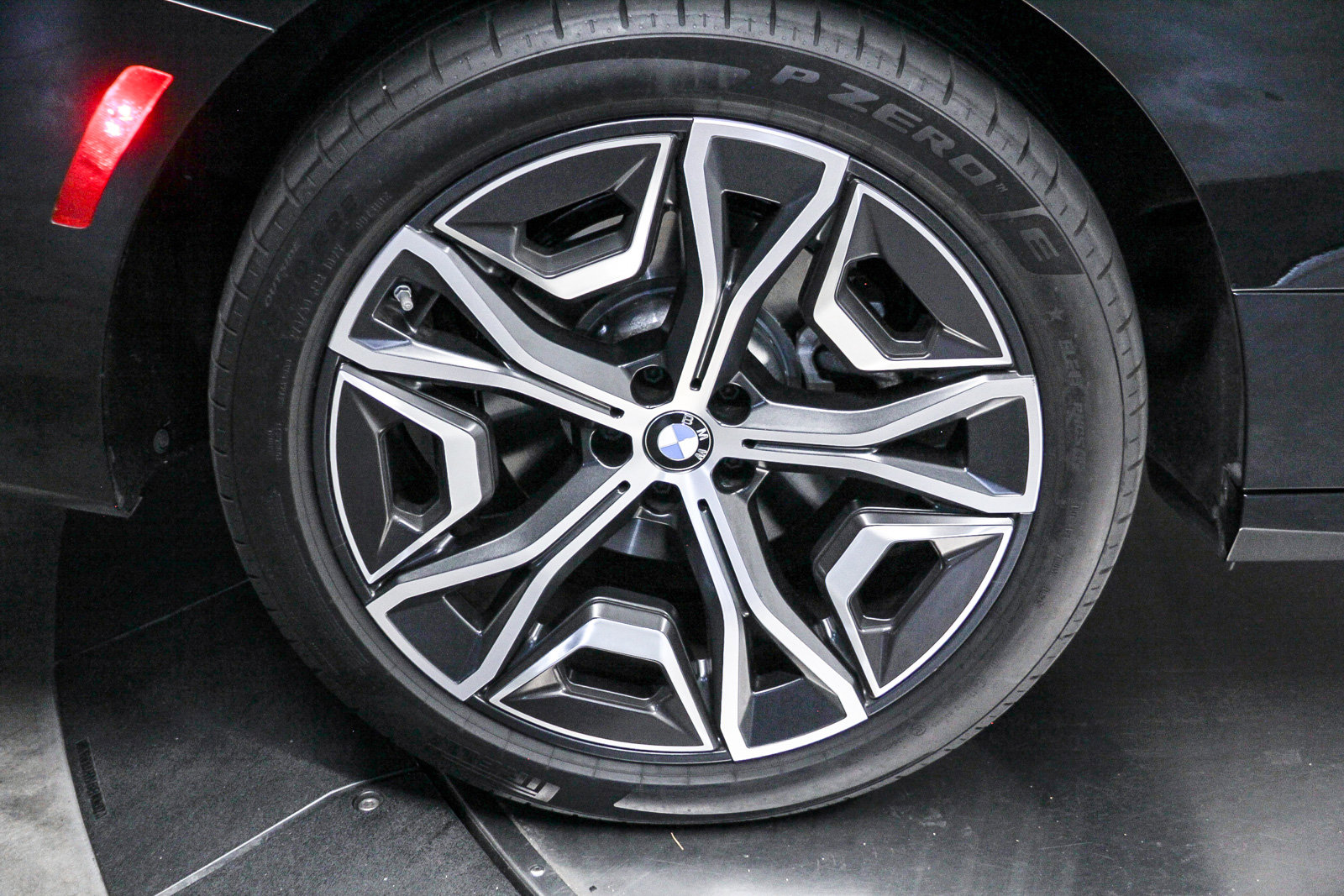 Used 2026 BMW iX xDrive60 AWD/4WD image 8