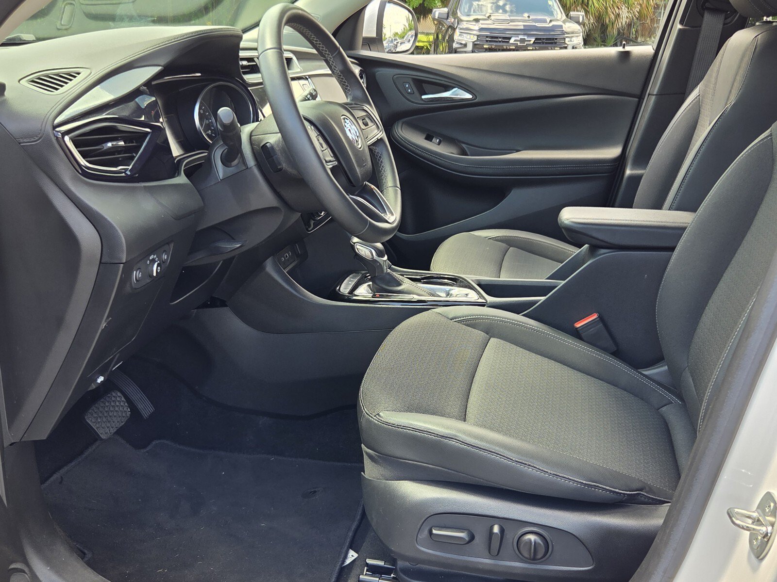 Used 2022 Buick Encore GX Select w/ Sport Touring Package FWD image 9