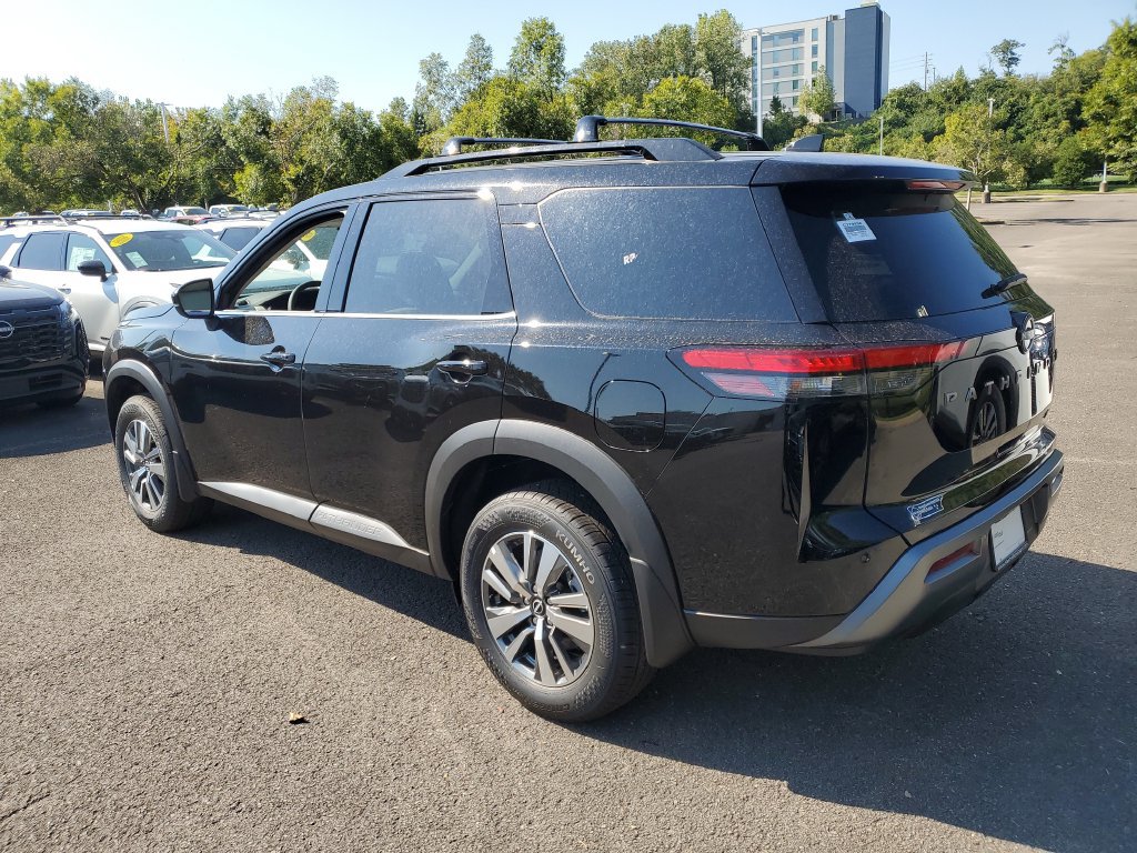 New 2026 Nissan Pathfinder SL FWD image 3