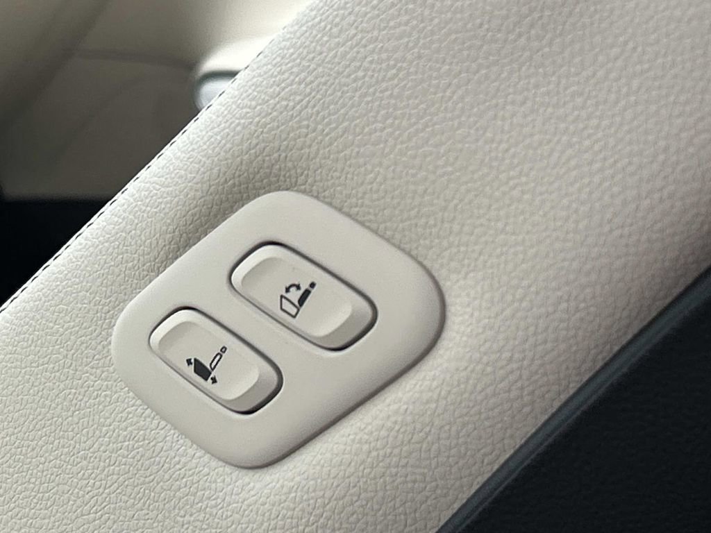 New 2026 Genesis GV70 2.5T Advanced image 24