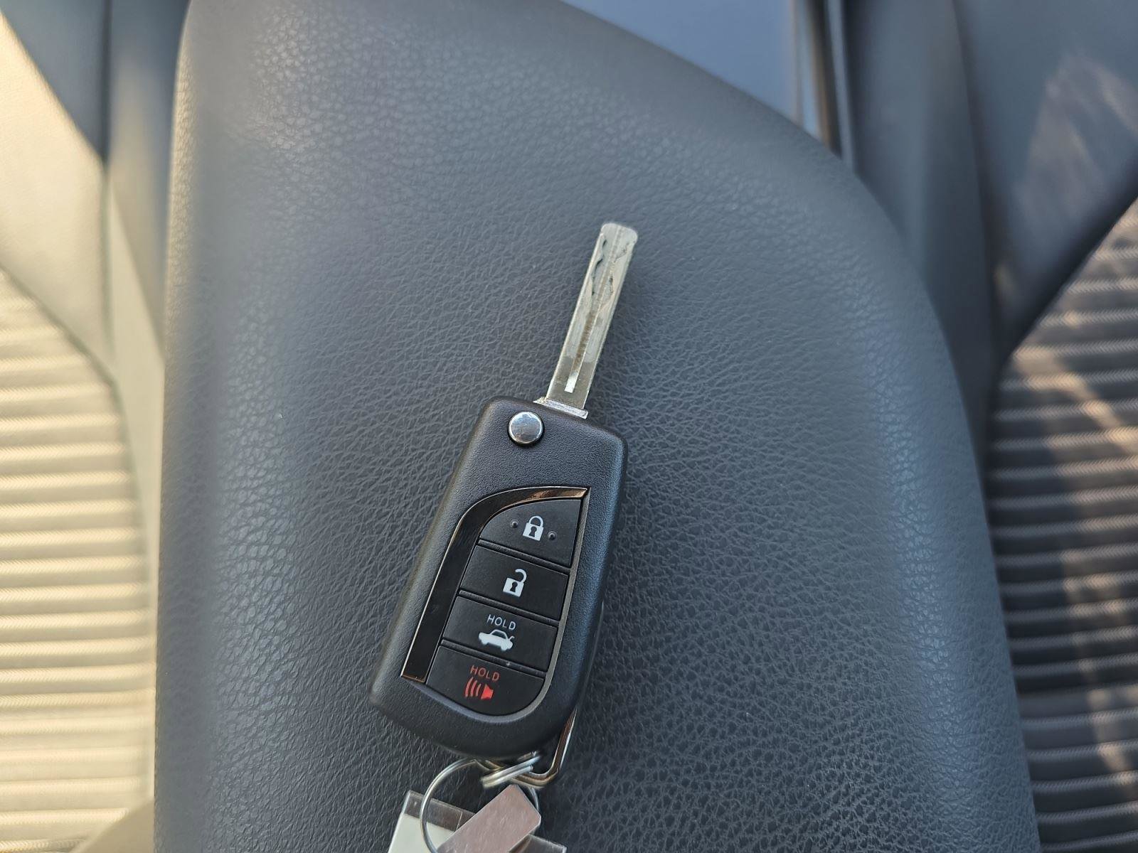 Used 2020 Toyota Camry SE FWD image 12
