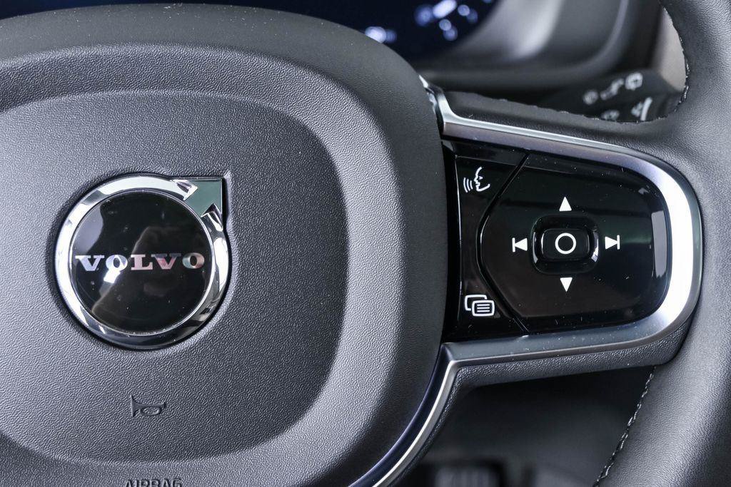 New 2026 Volvo XC90 B6 Plus w/ Protection Package Premier AWD/4WD image 11