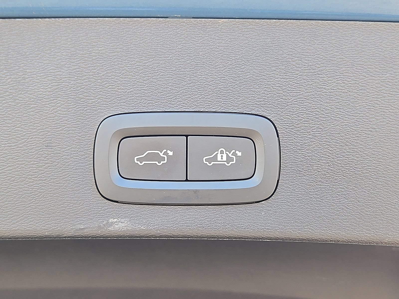 Certified 2023 Volvo XC40 Recharge Core AWD/4WD image 15
