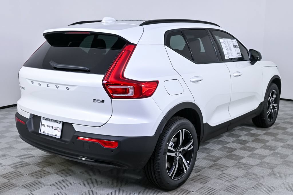 New 2026 Volvo XC40 B5 Core AWD/4WD image 27