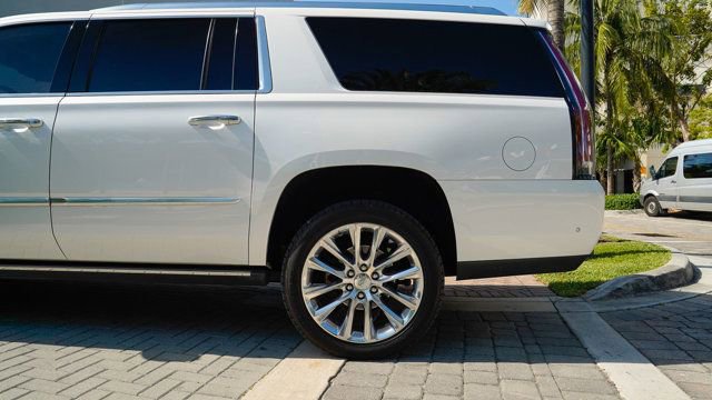 Used 2019 Cadillac Escalade ESV Premium Luxury image 14