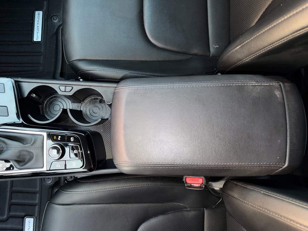 Used 2025 Kia Sportage SX image 30