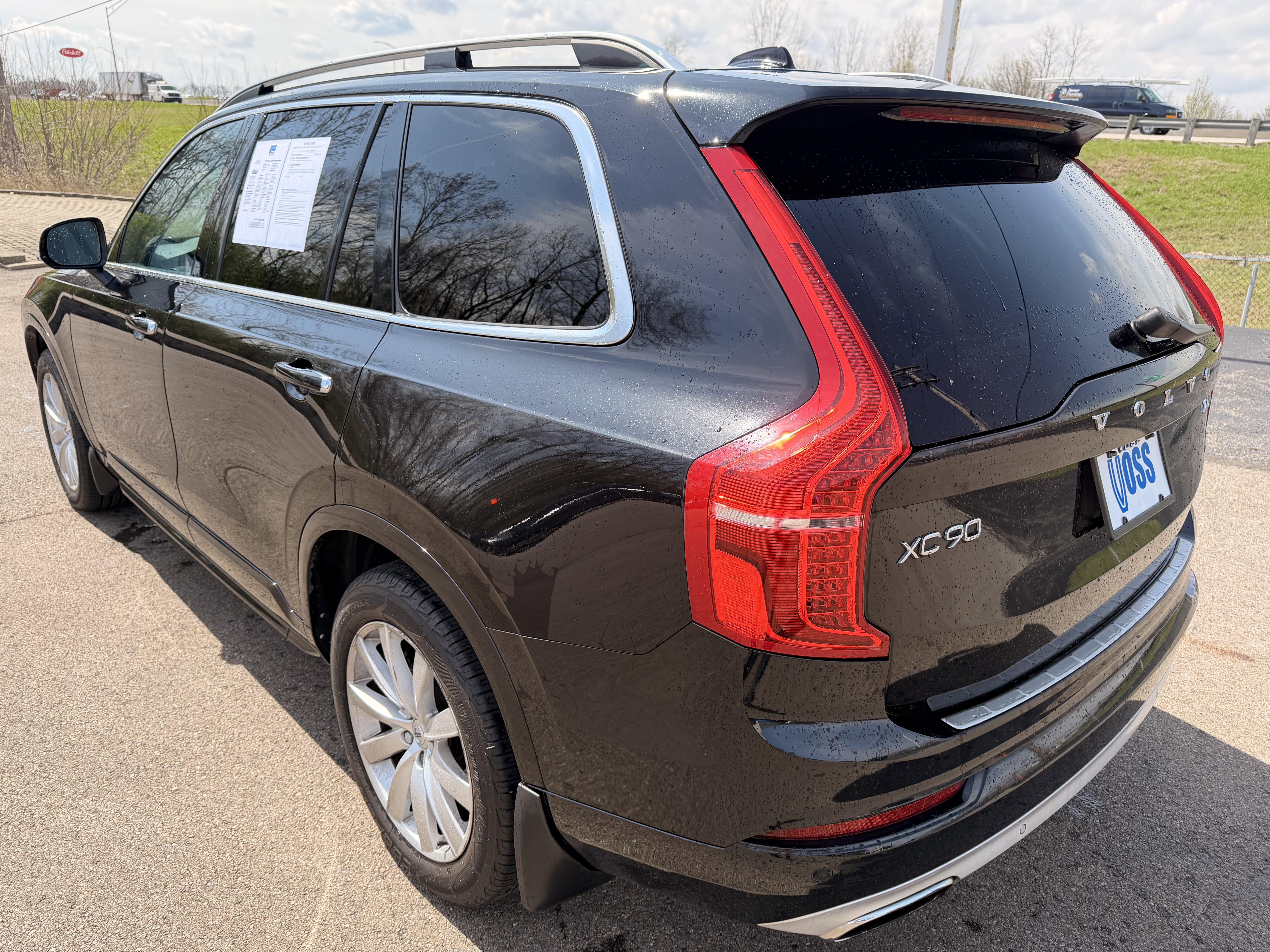 Used 2016 Volvo XC90 T6 Momentum w/ Momentum Plus Package image 5