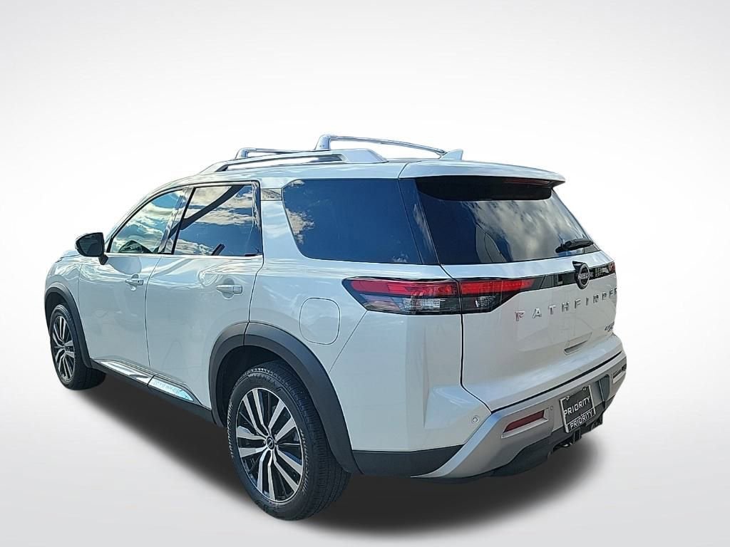 Used 2023 Nissan Pathfinder Platinum w/ Cargo Package image 3
