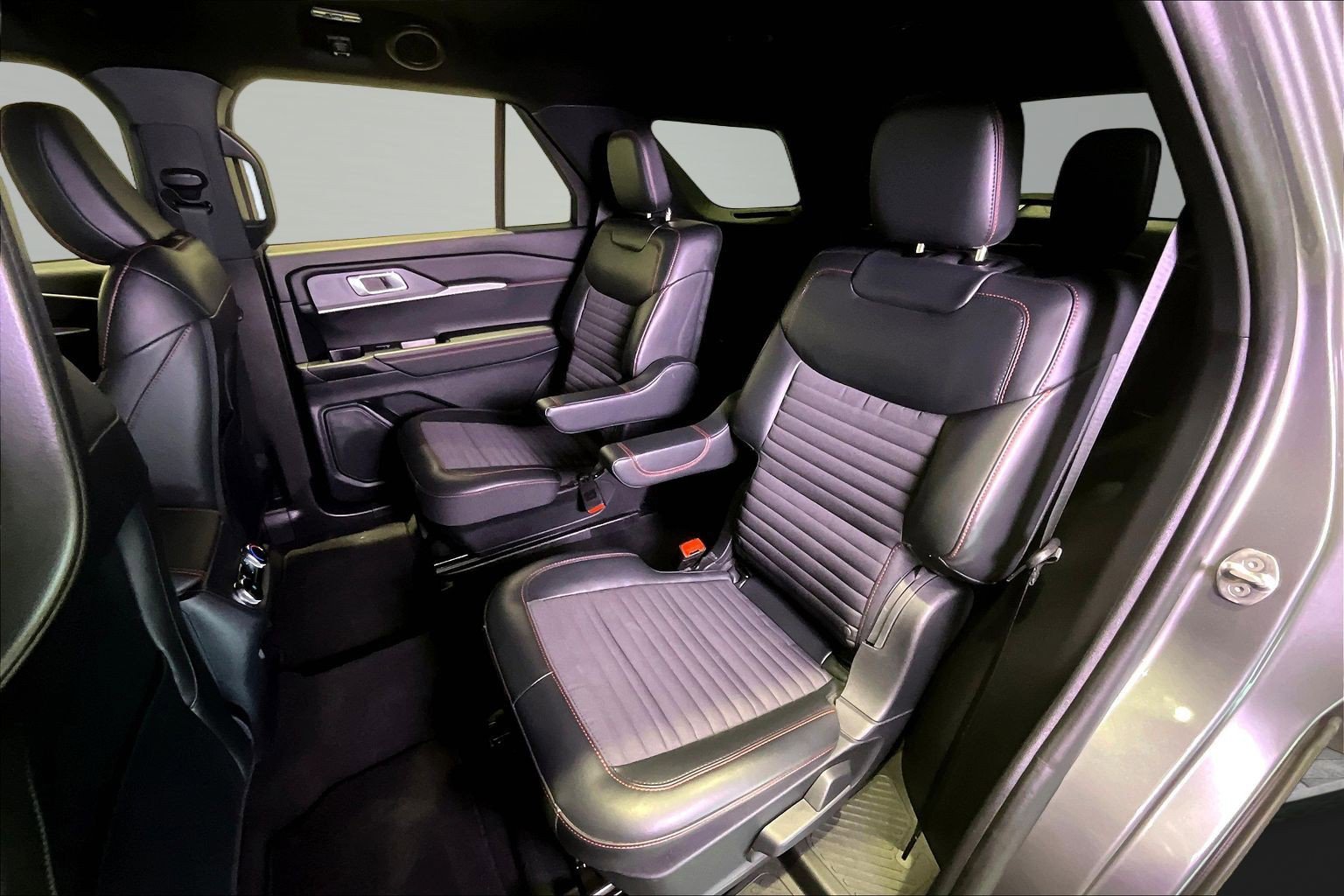 Used 2025 Ford Explorer ST-Line AWD/4WD image 22