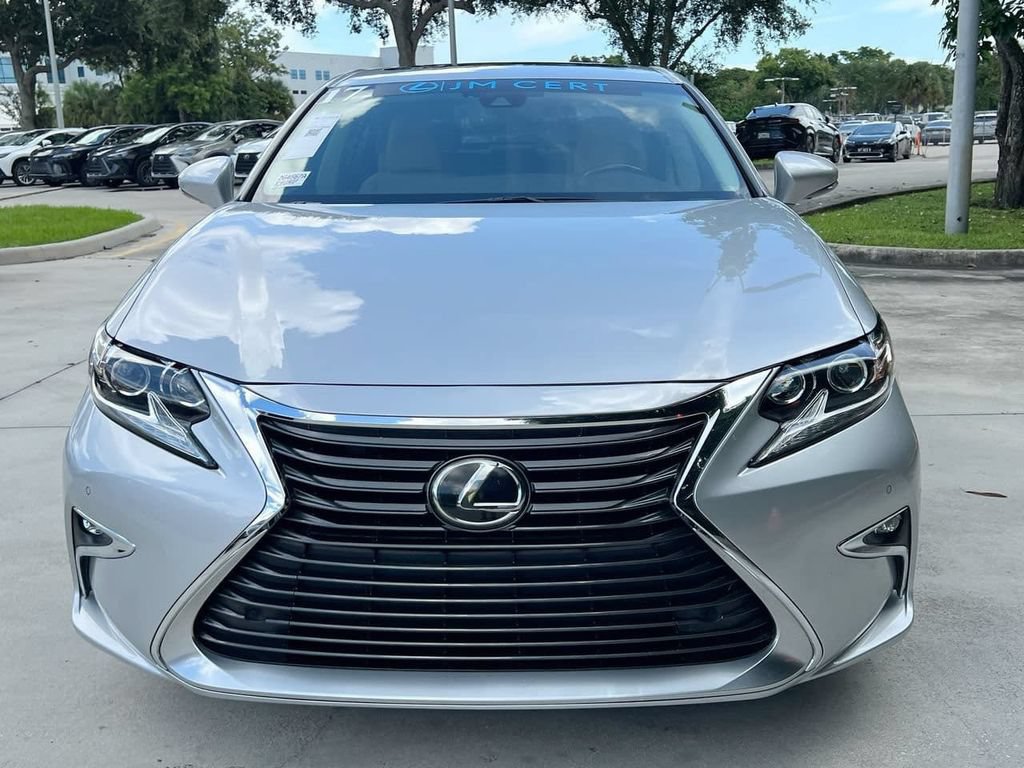 Used 2017 Lexus ES 350 w/ Luxury Package FWD image 2