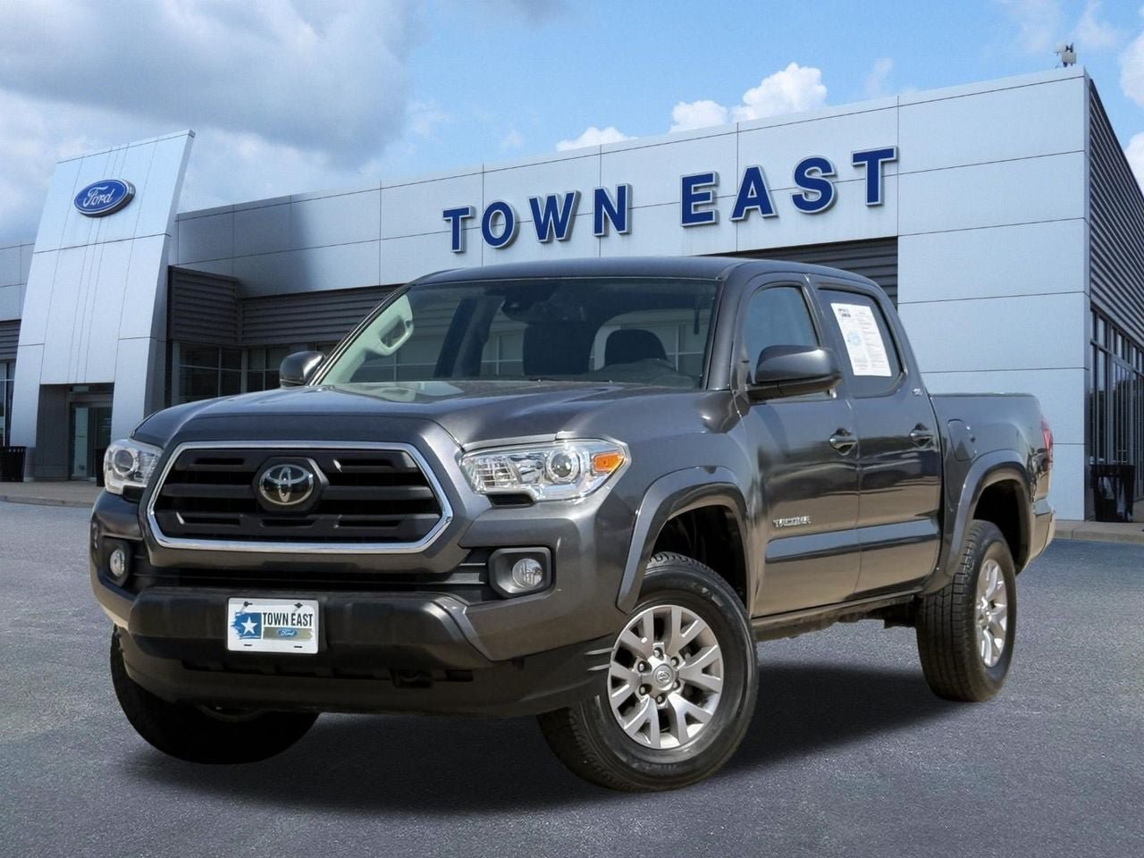 Used 2018 Toyota Tacoma SR5 RWD video 1