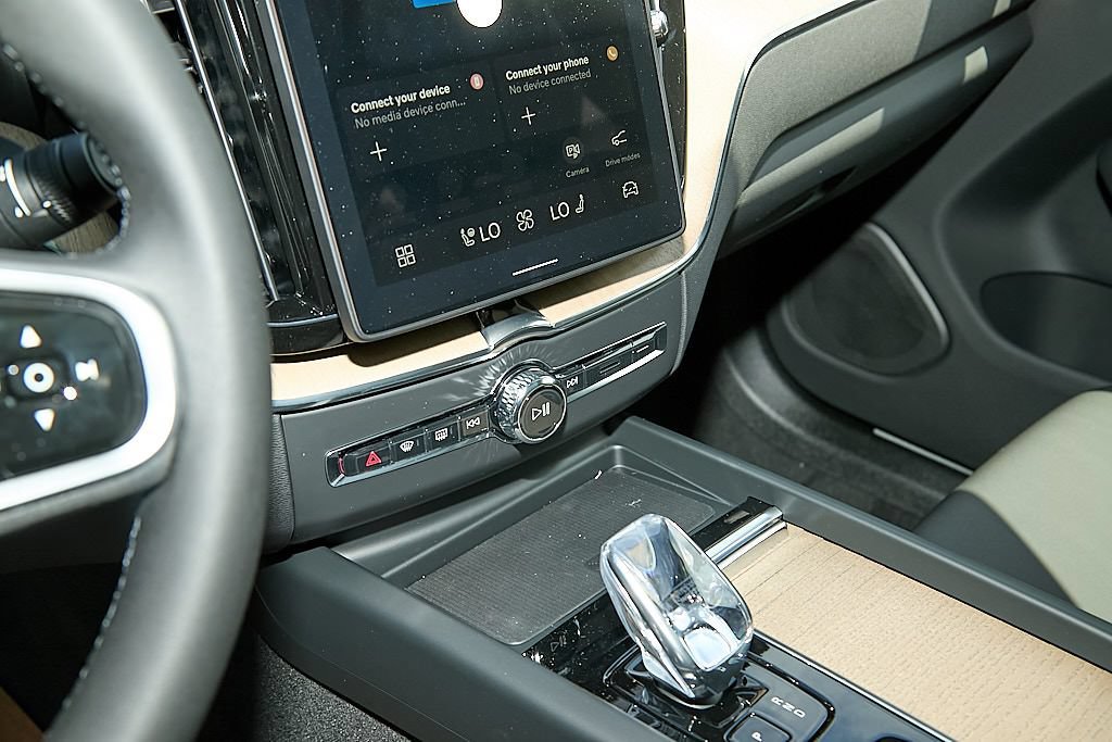 New 2026 Volvo XC60 B5 Plus w/ Climate Package AWD/4WD image 15