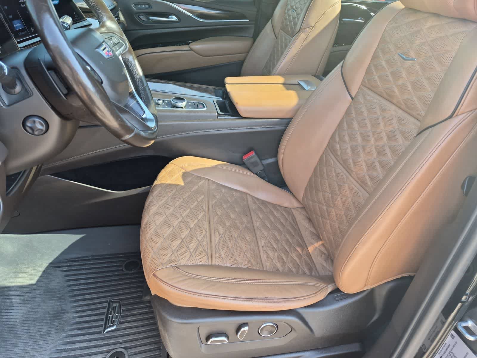 Used 2021 Cadillac Escalade ESV Premium Luxury AWD/4WD image 16