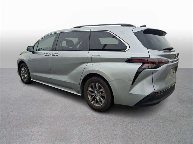 Used 2024 Toyota Sienna XLE image 6