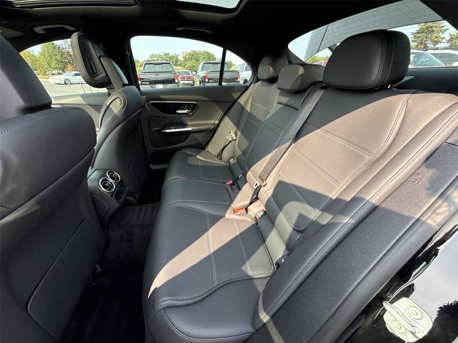 Used 2025 Mercedes-Benz C 300 4MATIC Sedan image 17
