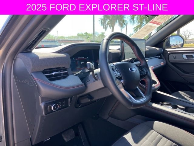 Used 2025 Ford Explorer ST-Line w/ ST-Line Street Pack AWD/4WD image 26
