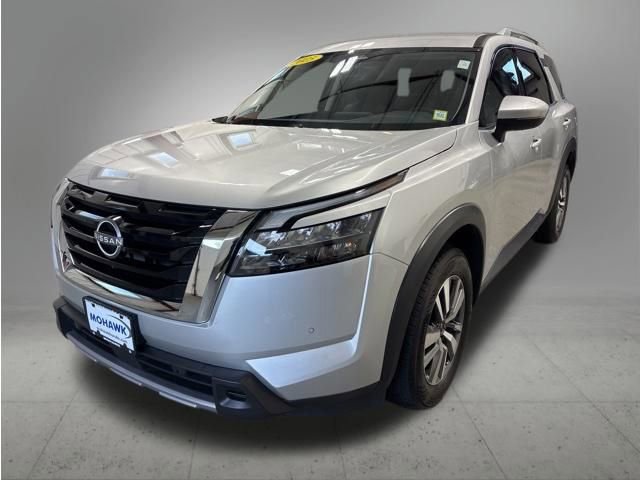 Used 2025 Nissan Pathfinder SL AWD/4WD image 1