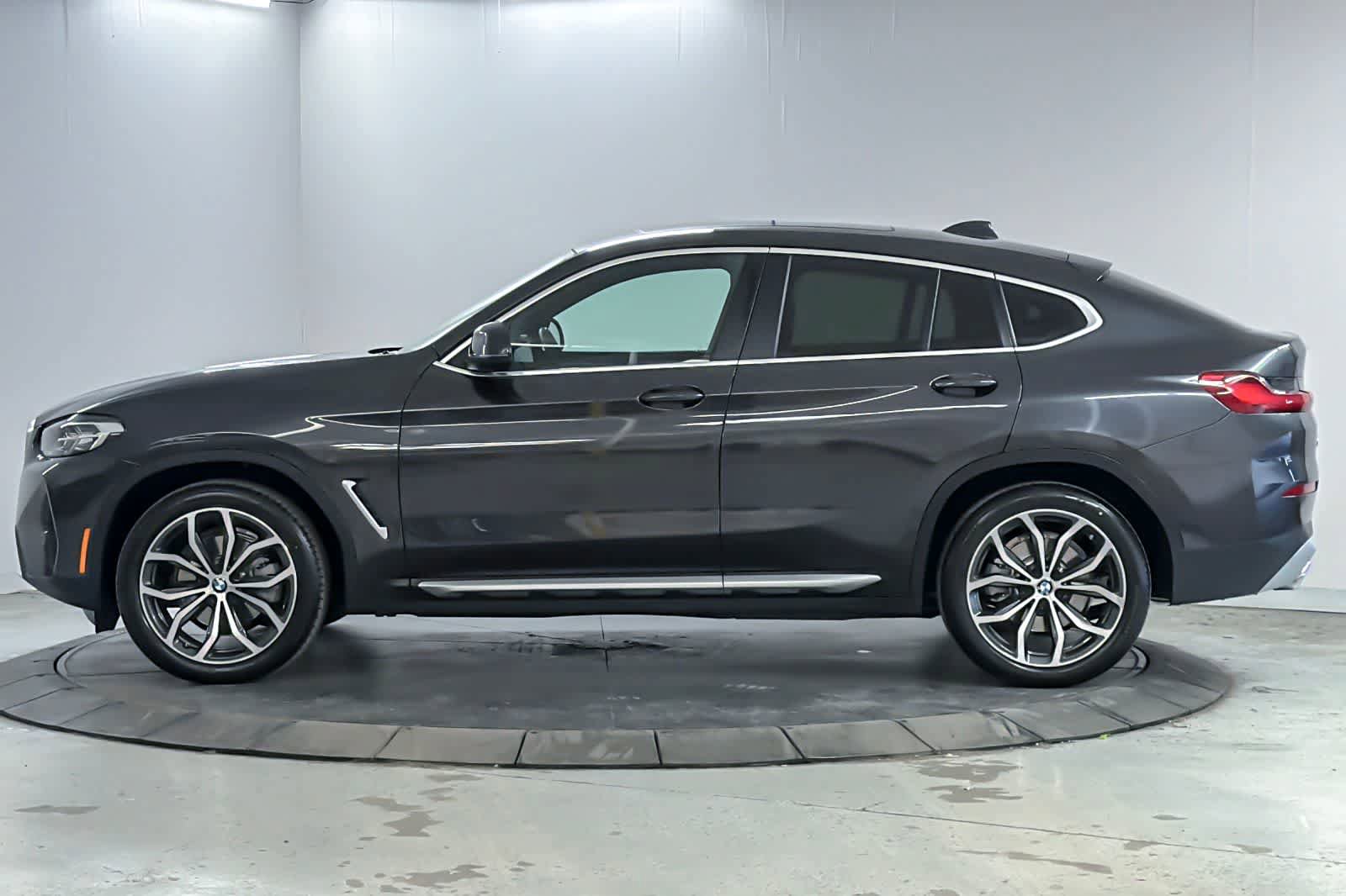Used 2023 BMW X4 xDrive30i w/ Premium Package image 5