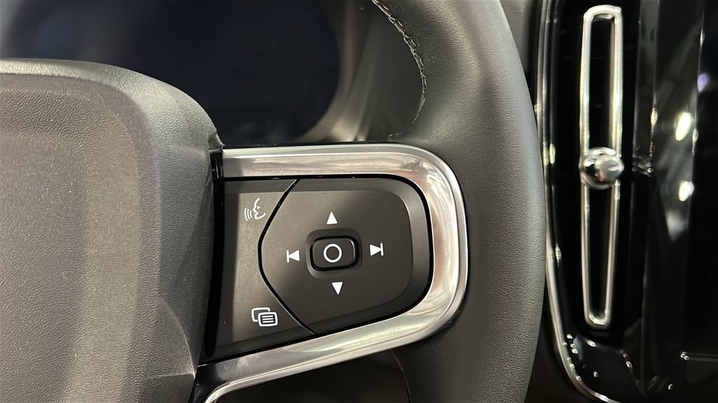 Certified 2026 Volvo XC40 B5 Plus AWD/4WD image 14