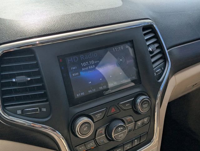 Used 2017 Jeep Grand Cherokee Laredo w/ Quick Order Package 2BE image 18