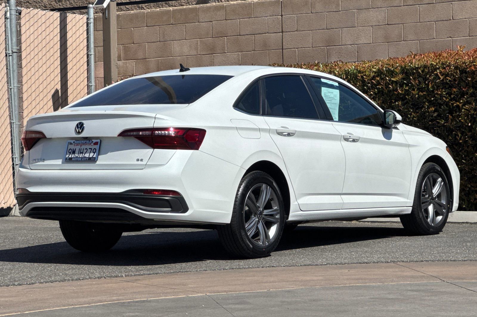 Used 2024 Volkswagen Jetta SE w/ Panoramic Sunroof Package FWD image 4