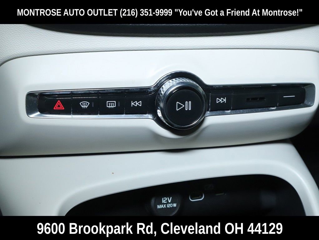 Used 2023 Volvo XC40 B5 Plus w/ Climate Package image 39