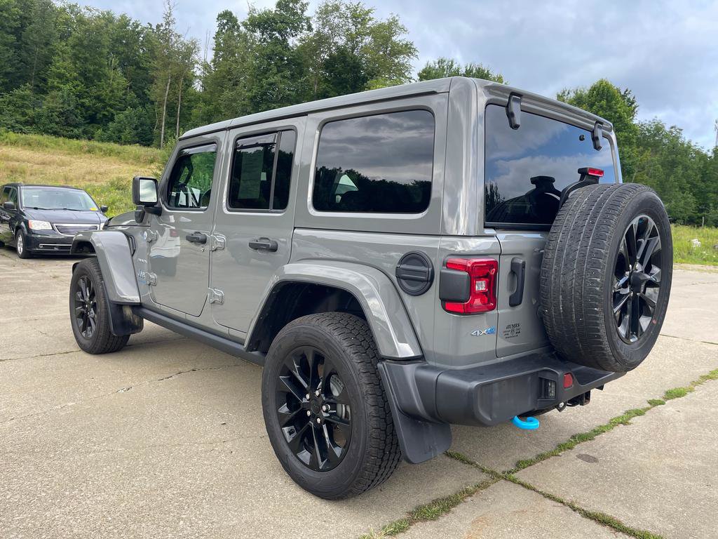 Used 2023 Jeep Wrangler Unlimited Sahara w/ Cold Weather Group AWD/4WD image 6