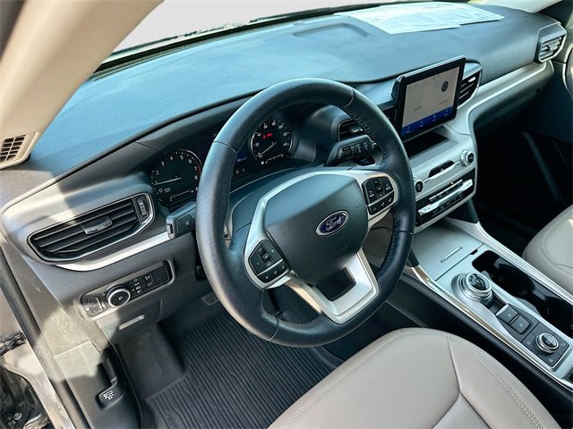 Used 2023 Ford Explorer XLT w/ Equipment Group 202A image 9