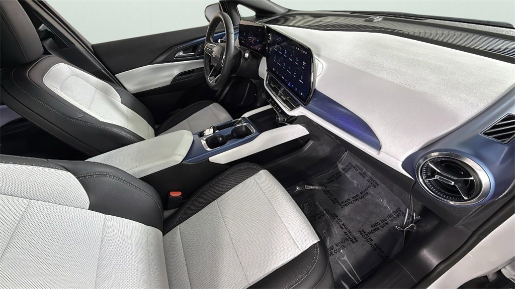 Used 2025 Chevrolet Equinox EV LT image 35