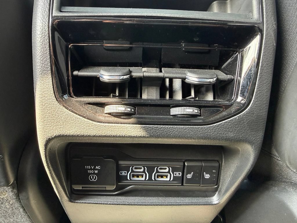 Used 2023 Jeep Grand Cherokee Limited AWD/4WD image 17