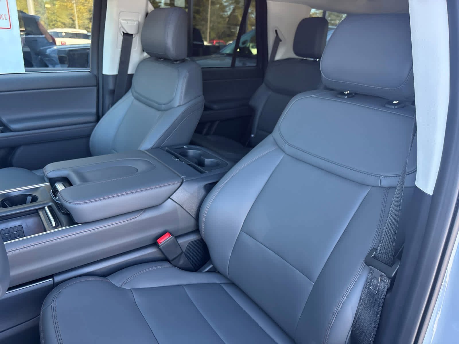 New 2025 Ford Expedition Active image 21