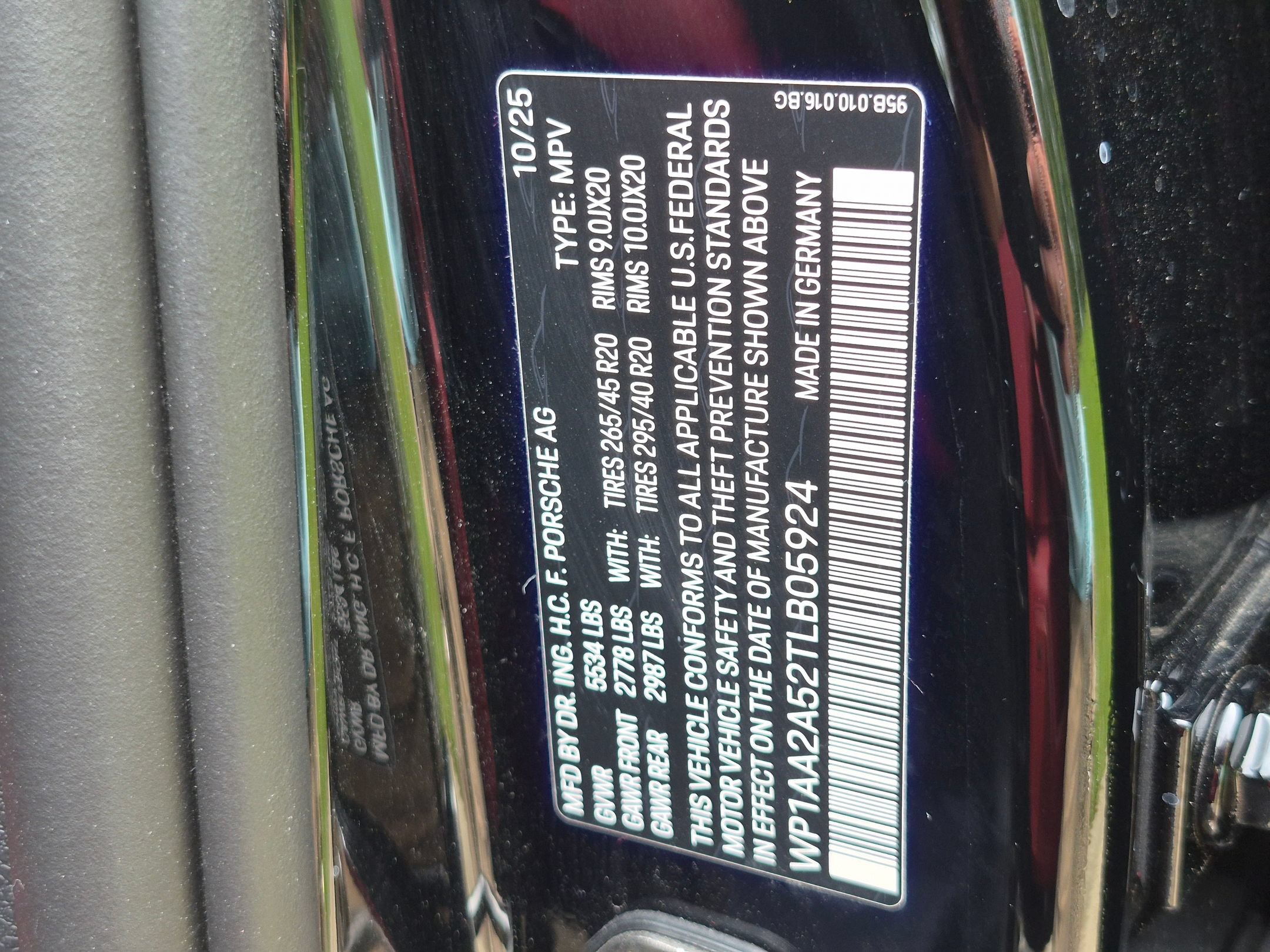 Certified 2026 Porsche Macan AWD/4WD image 38