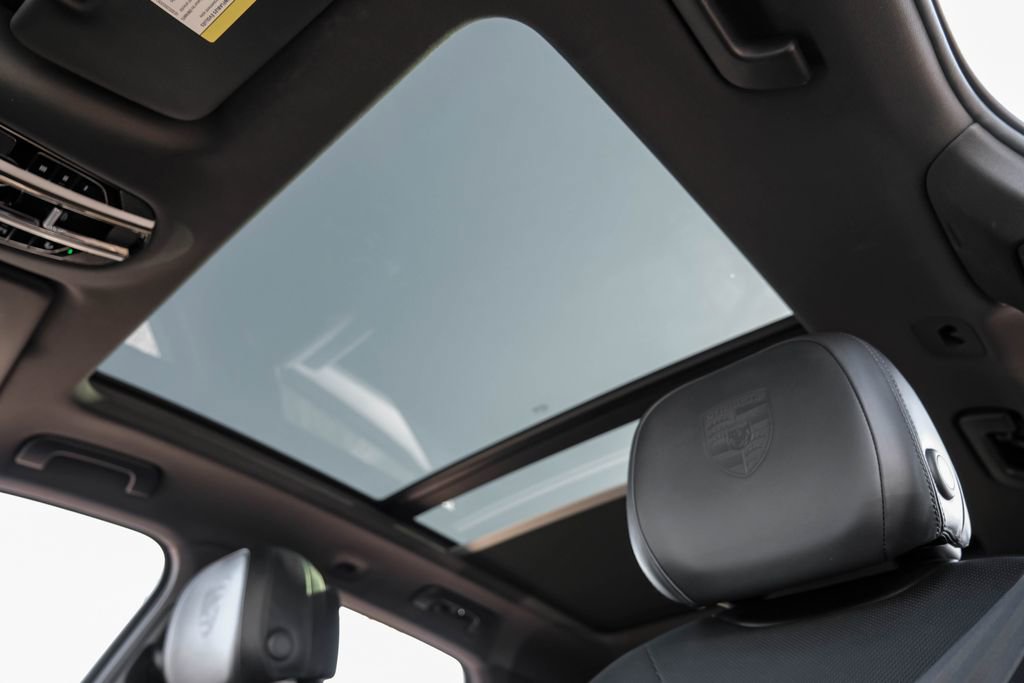 Used 2022 Porsche Cayenne AWD/4WD image 21