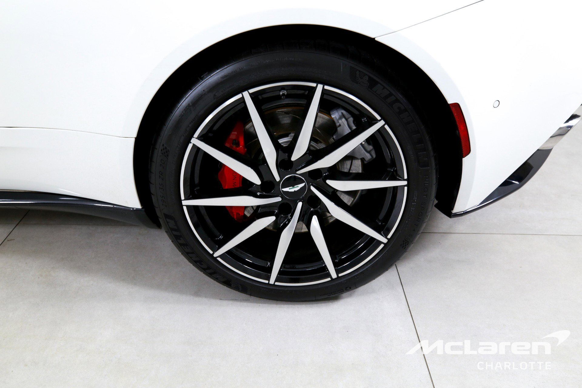 Used 2020 Aston Martin DB11 Volante RWD image 31