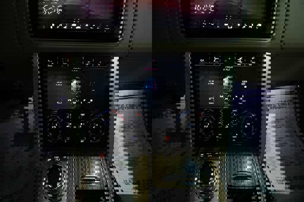 Used 2018 Land Rover Range Rover Long Wheelbase Supercharged image 35