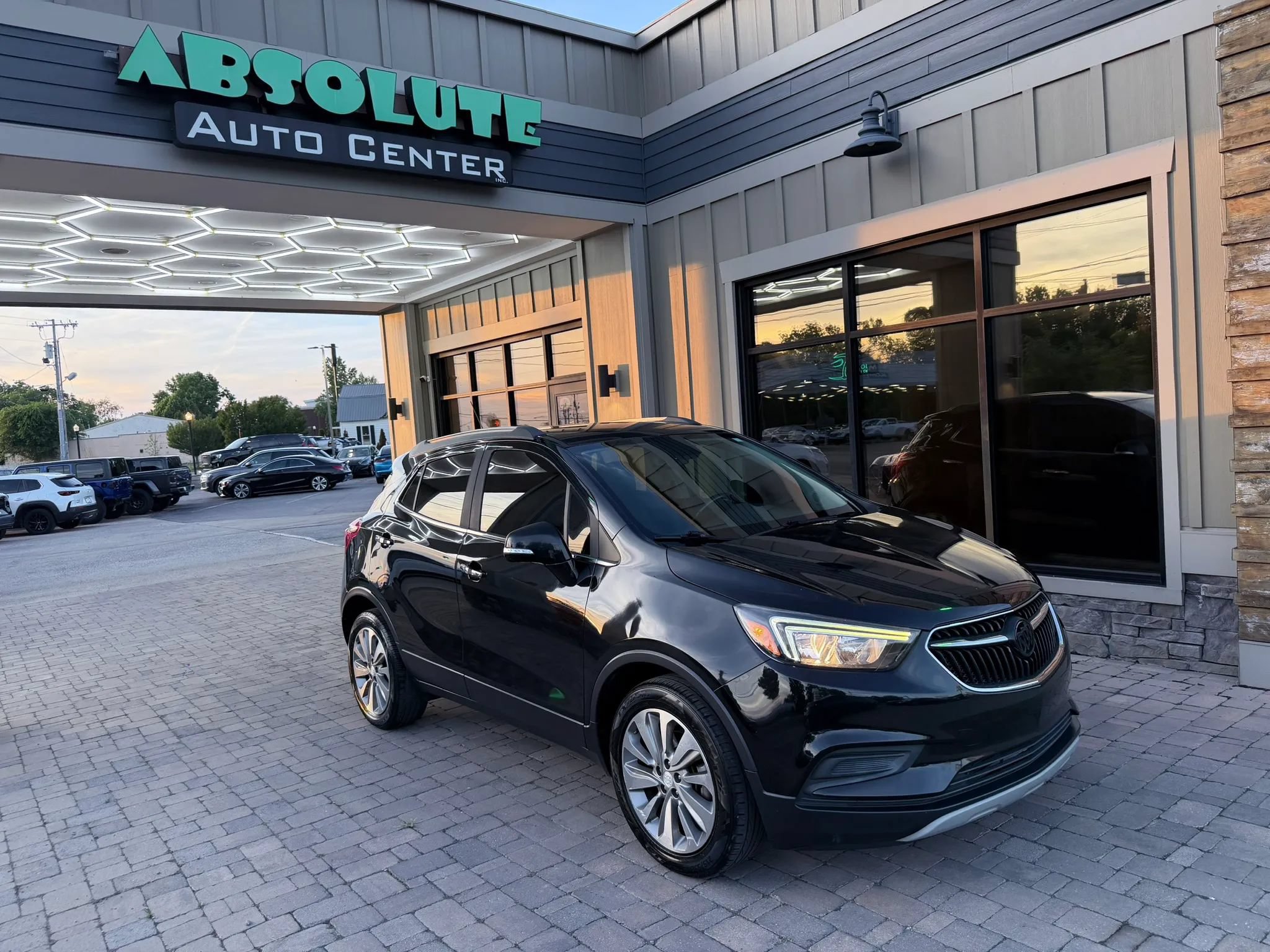 Used 2019 Buick Encore Preferred AWD/4WD image 1